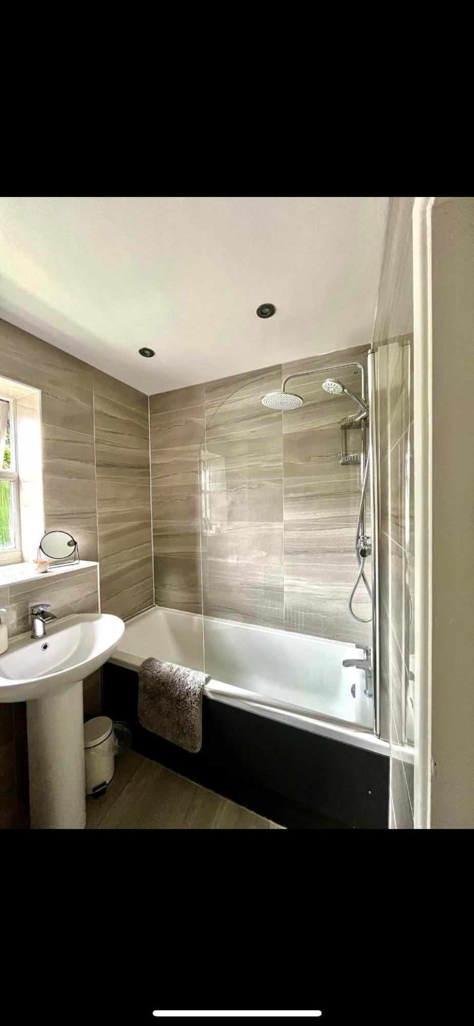 Modern 2 Bed Apartment With Free Parking And Netflix Dawley Exterior photo